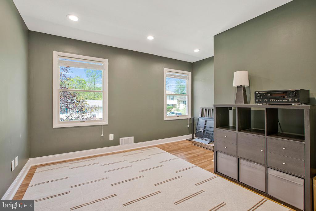 VILLAGE OF OAKLAND MILLS - Residential