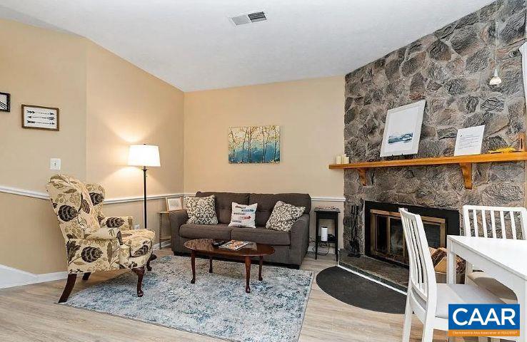 718 LAURELWOOD CONDOS