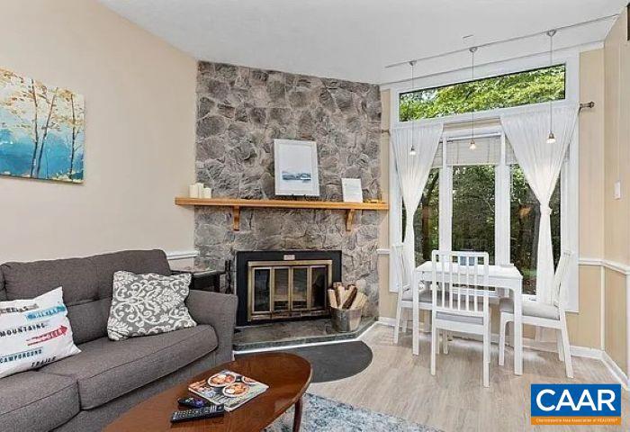 718 LAURELWOOD CONDOS