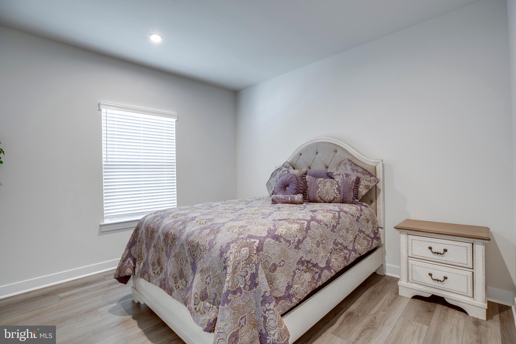 BROAD RUN ESTATES - Residential