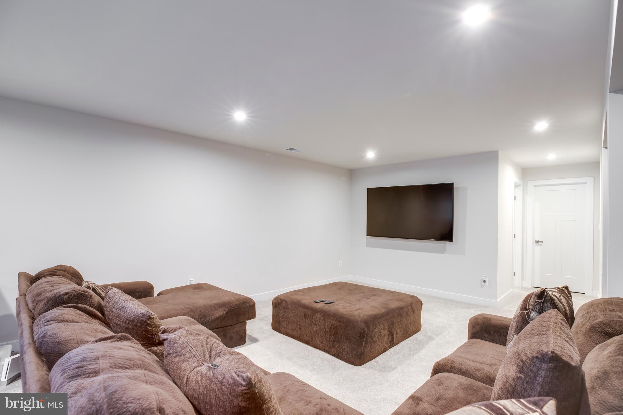 BROAD RUN ESTATES - Residential