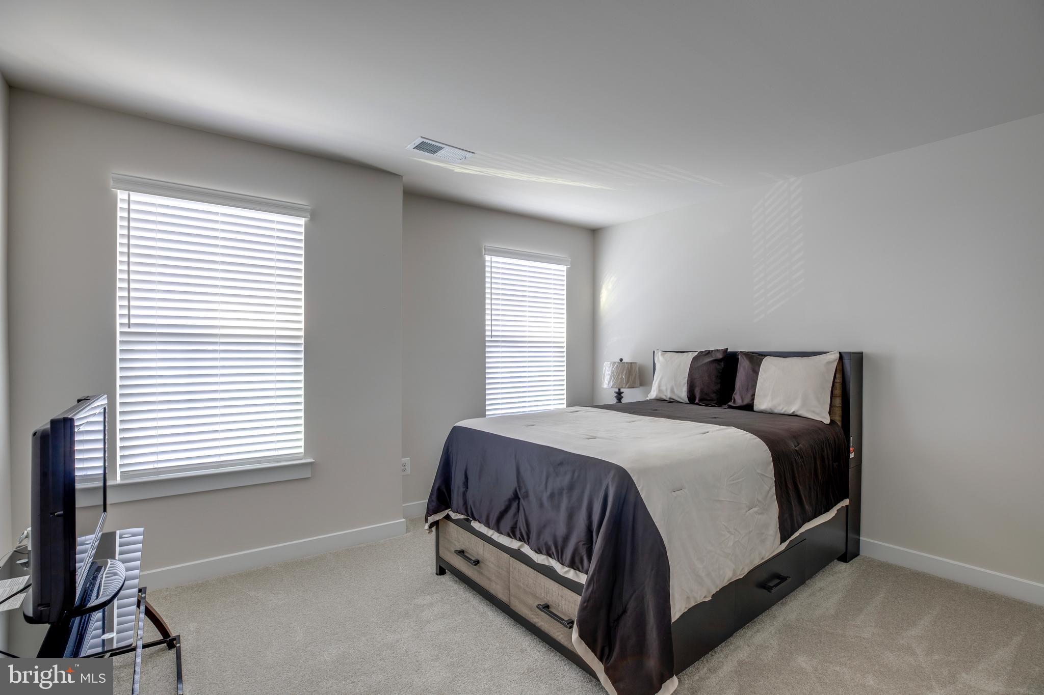 BROAD RUN ESTATES - Residential