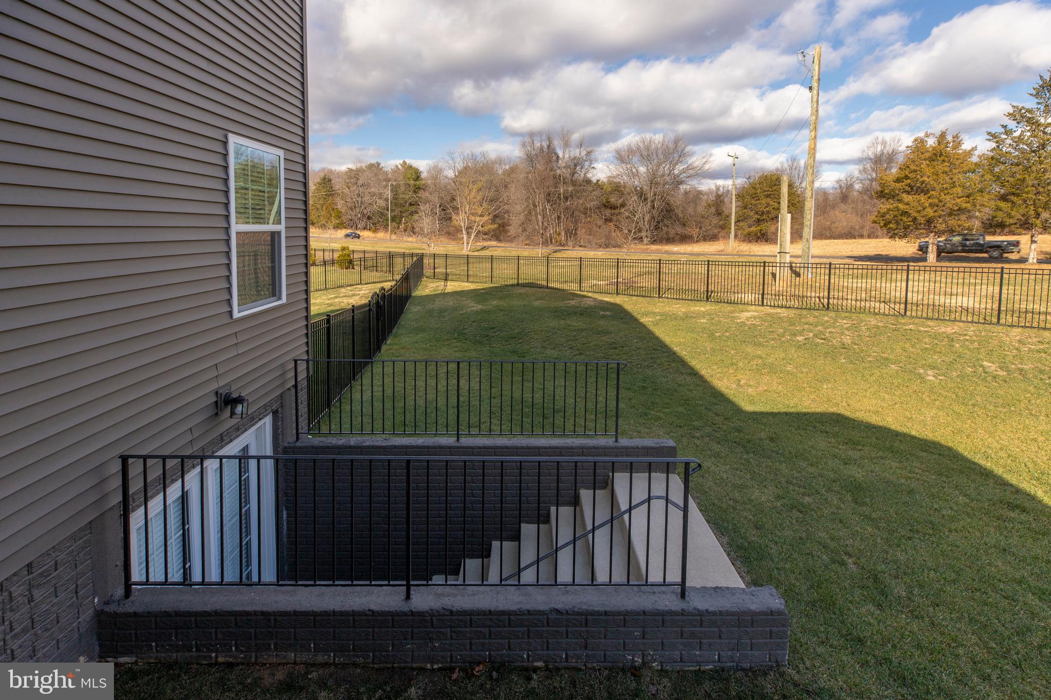 BROAD RUN ESTATES - Residential