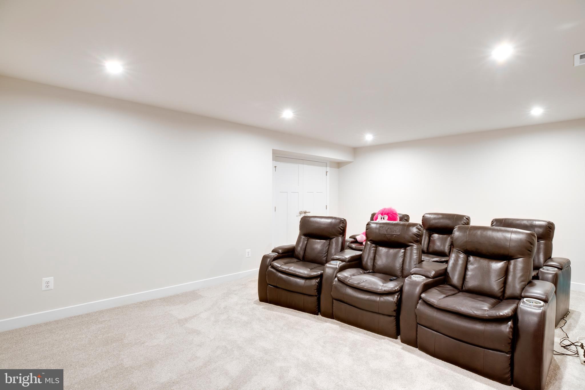 BROAD RUN ESTATES - Residential