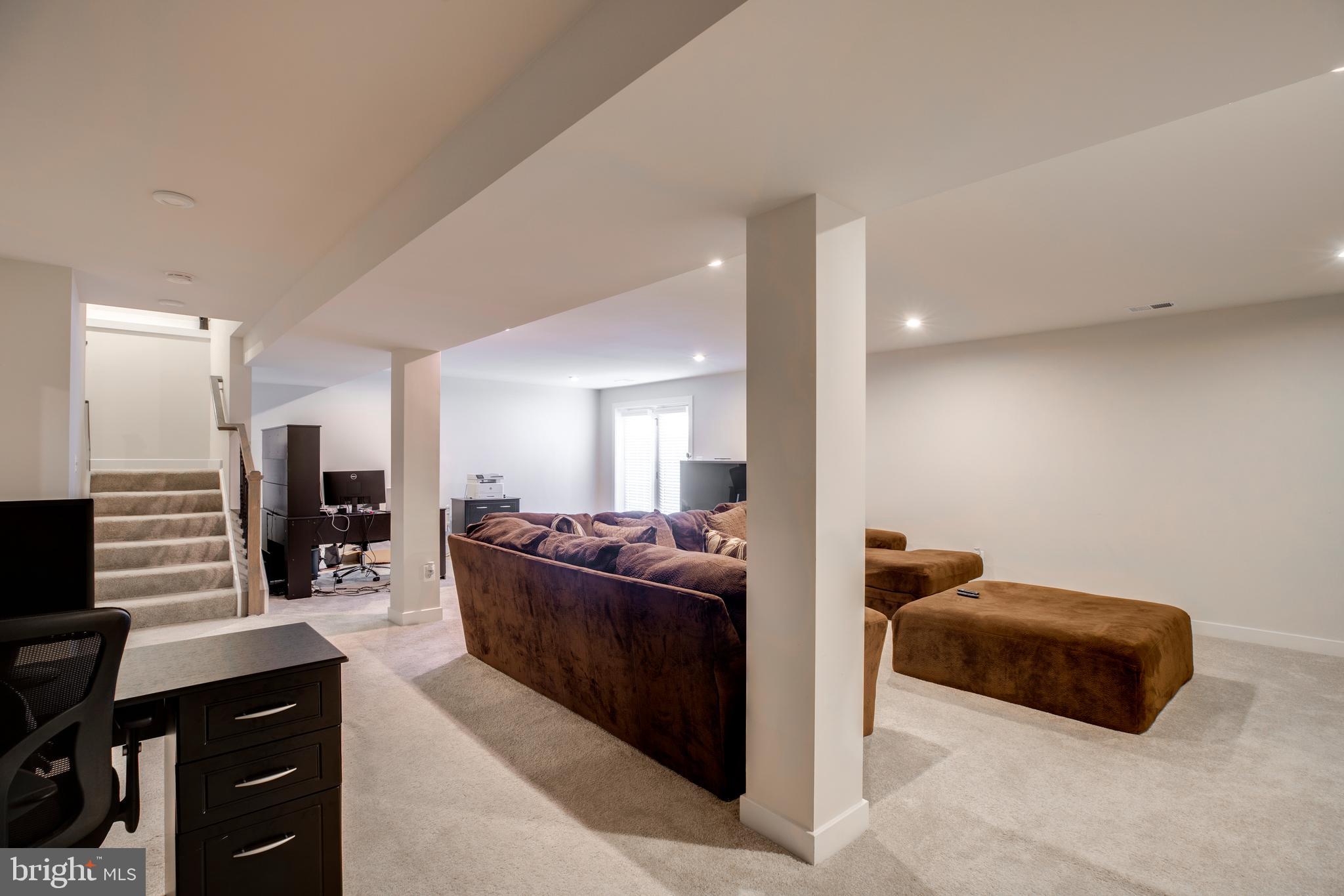 BROAD RUN ESTATES - Residential