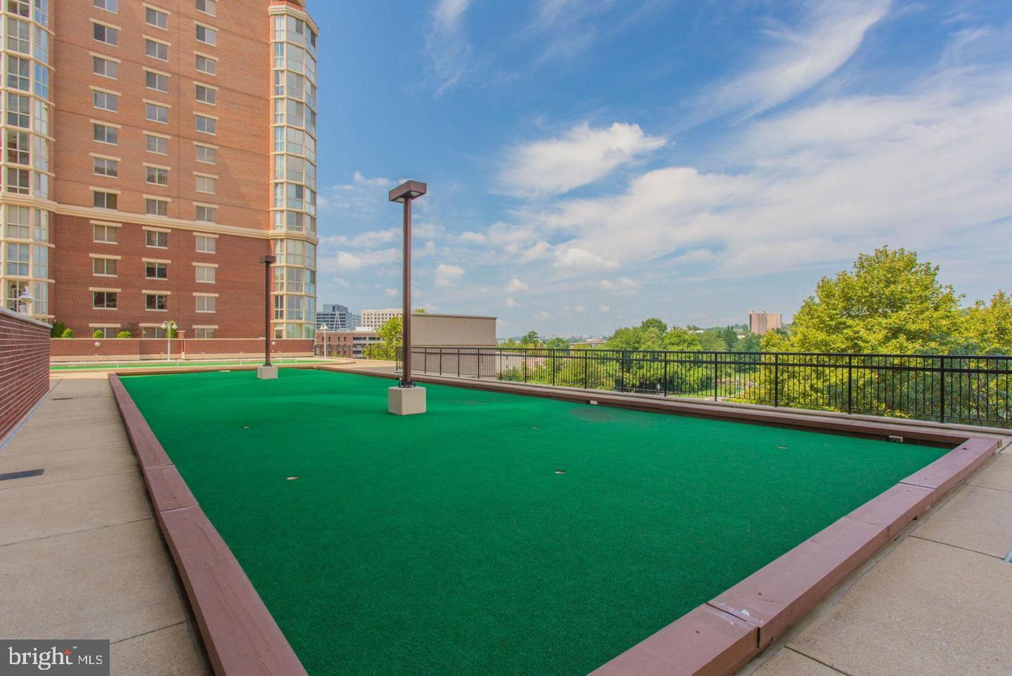 CARLYLE TOWERS - Residential Lease