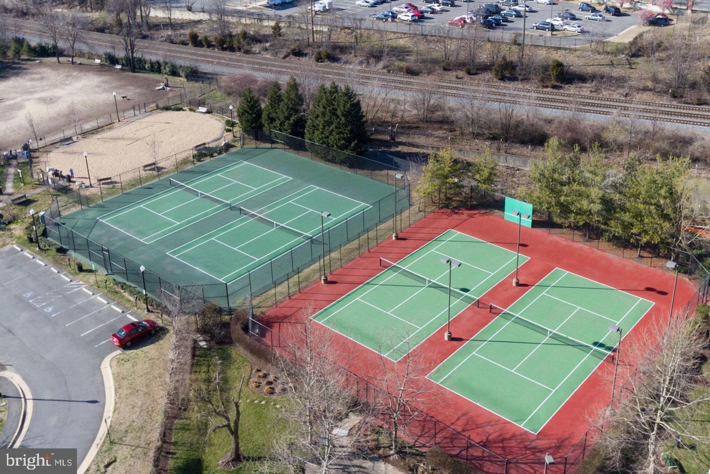 CARLYLE TOWERS - Residential Lease