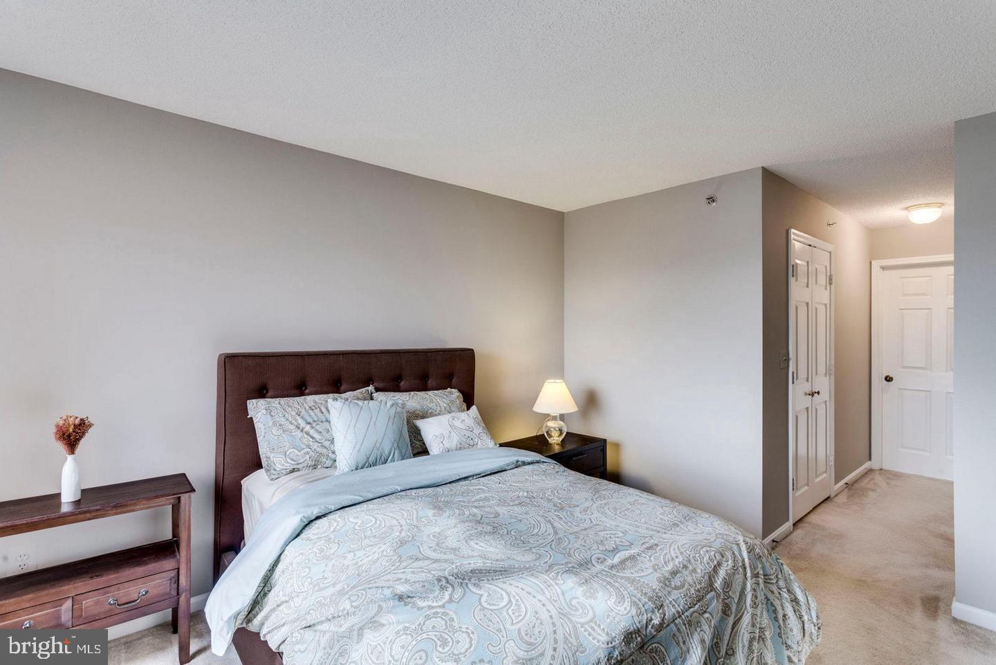 CARLYLE TOWERS - Residential Lease