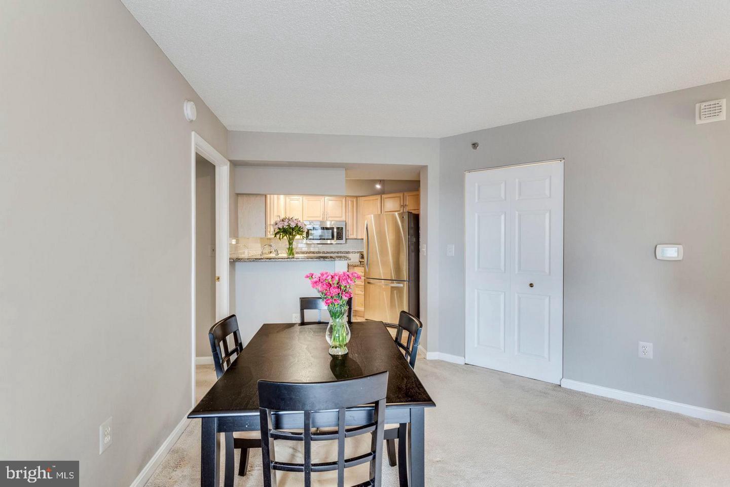 CARLYLE TOWERS - Residential Lease