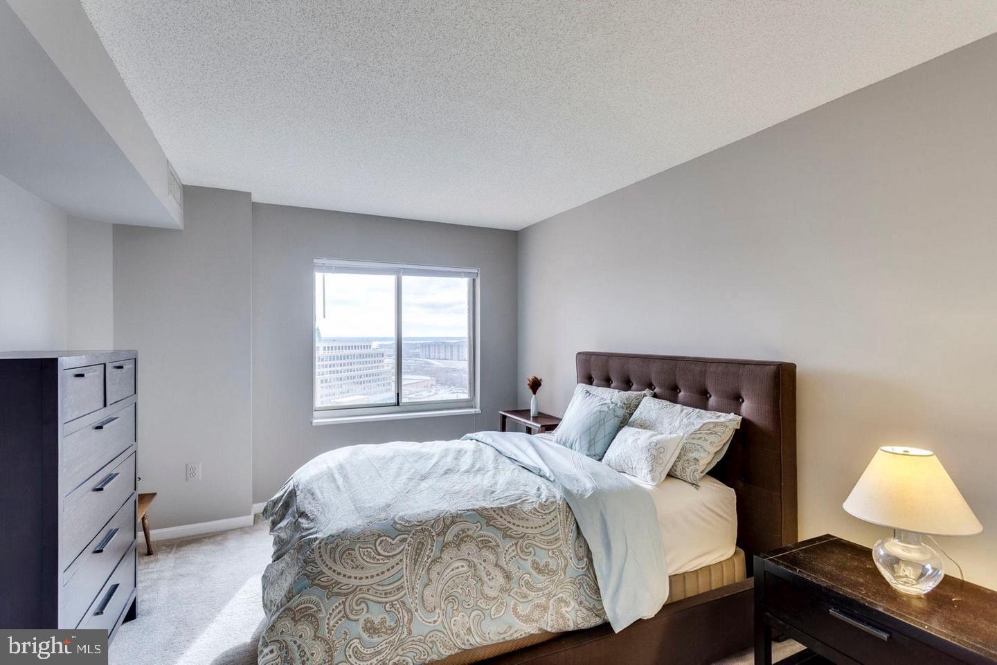 CARLYLE TOWERS - Residential Lease