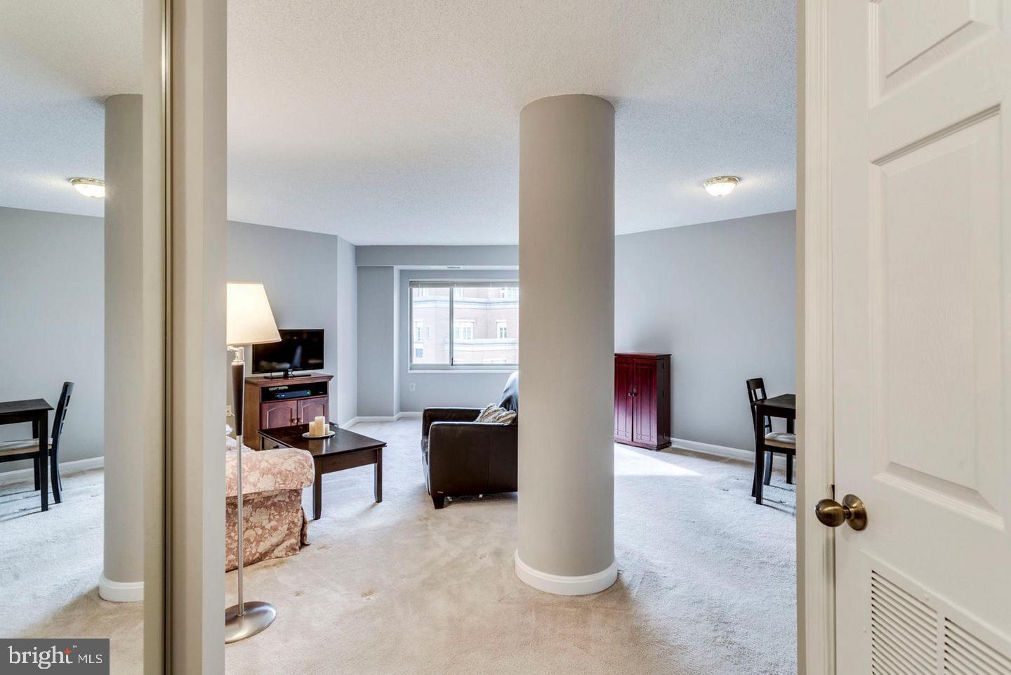 CARLYLE TOWERS - Residential Lease