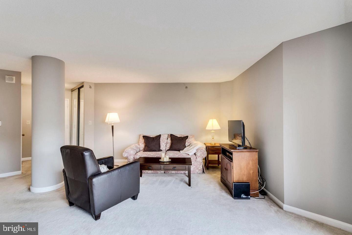 CARLYLE TOWERS - Residential Lease