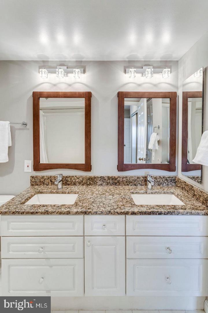 CARLYLE TOWERS - Residential Lease