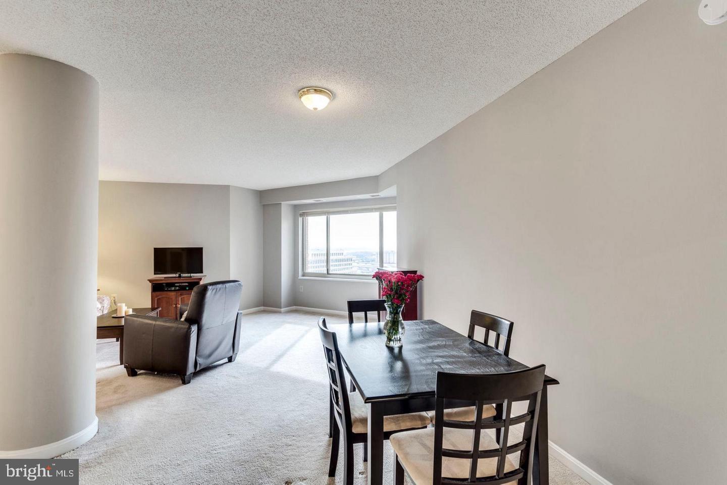 CARLYLE TOWERS - Residential Lease