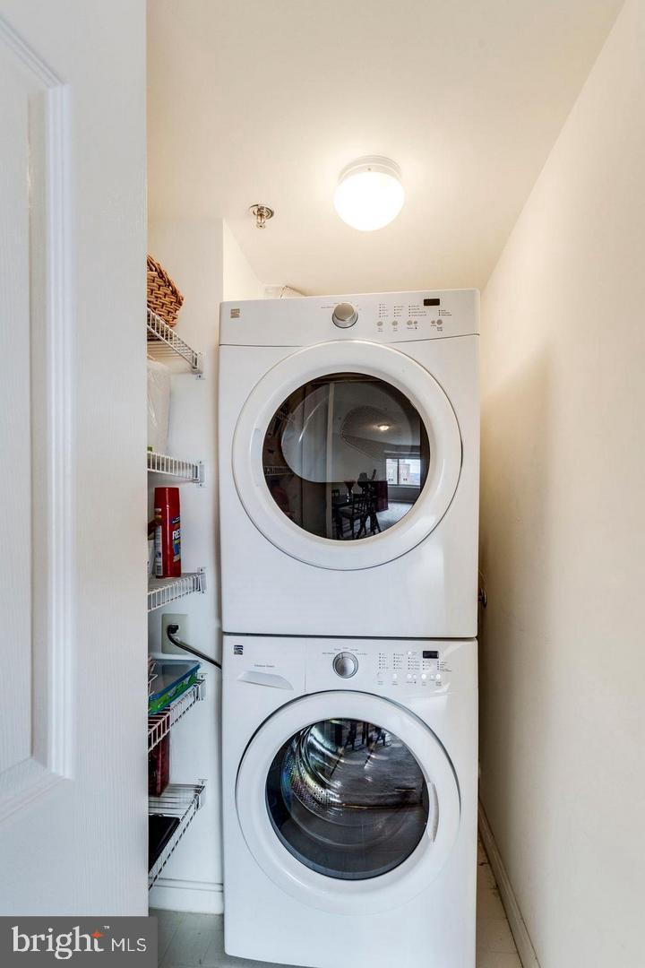 CARLYLE TOWERS - Residential Lease