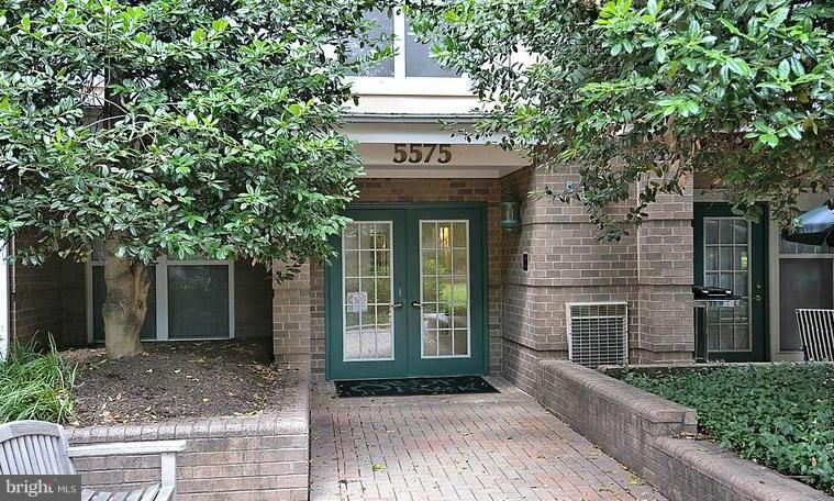 SAVOY PARK CONDOMINIUMS - Residential