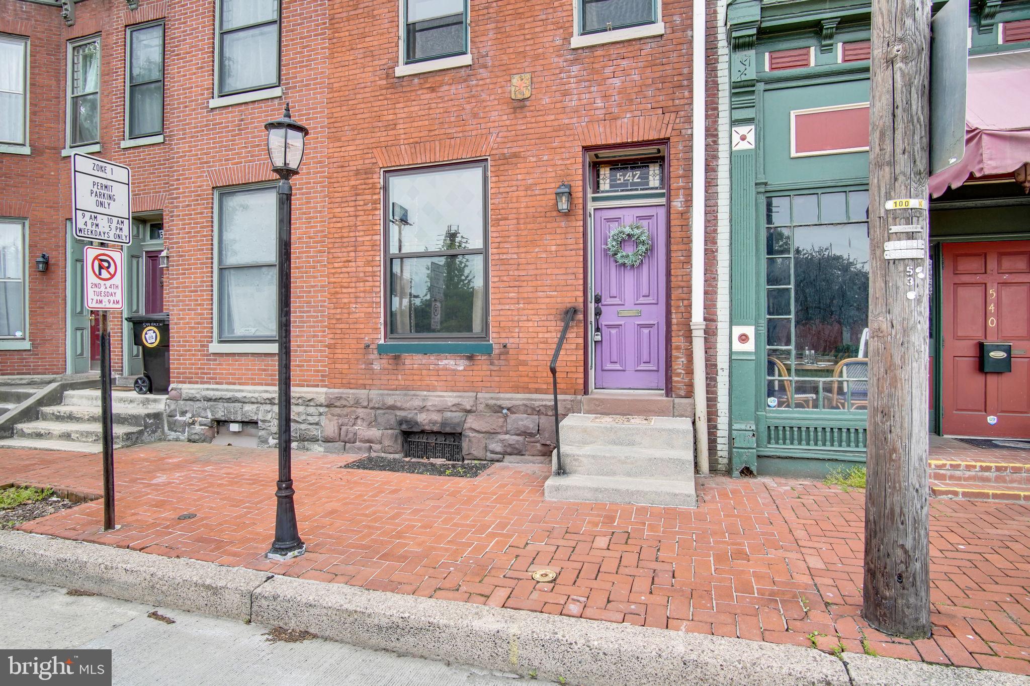542 RACE STREET