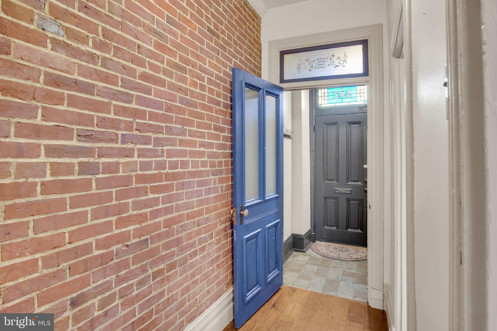 542 RACE STREET