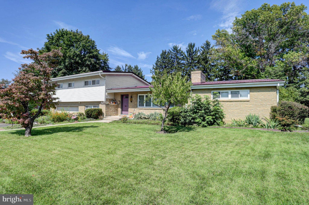Photo of 901 E Mckinley Street, CHAMBERSBURG, PA 17201 (MLS # PAFL2037388)