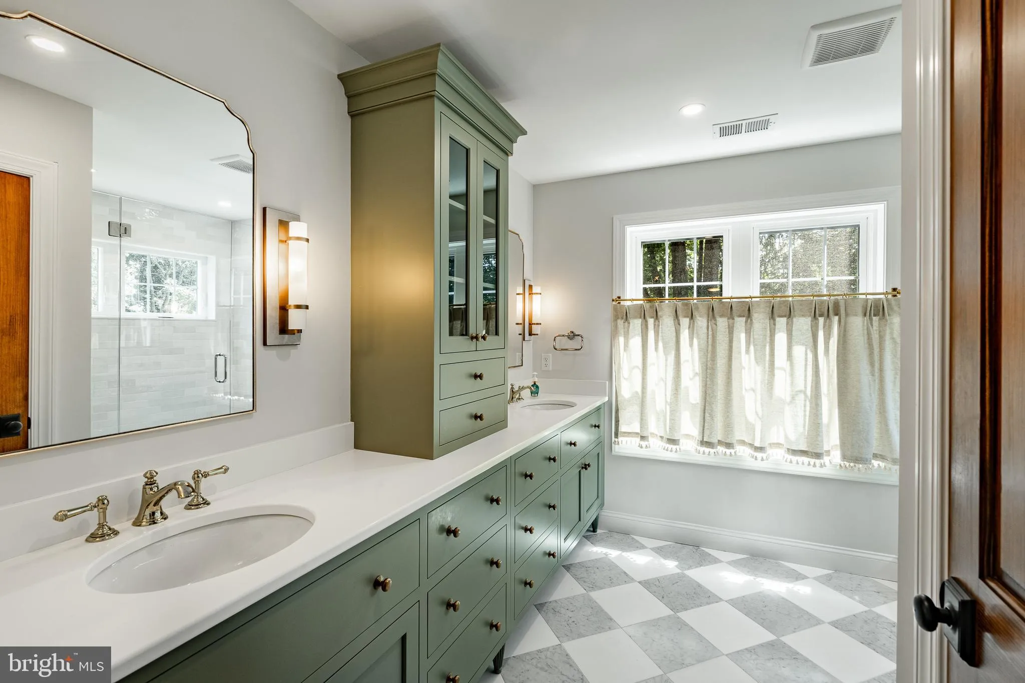 West Chester, Pennsylvania 19380, United States, 5 Bedrooms Bedrooms, ,4 BathroomsBathrooms,Residential,Contingent,187858