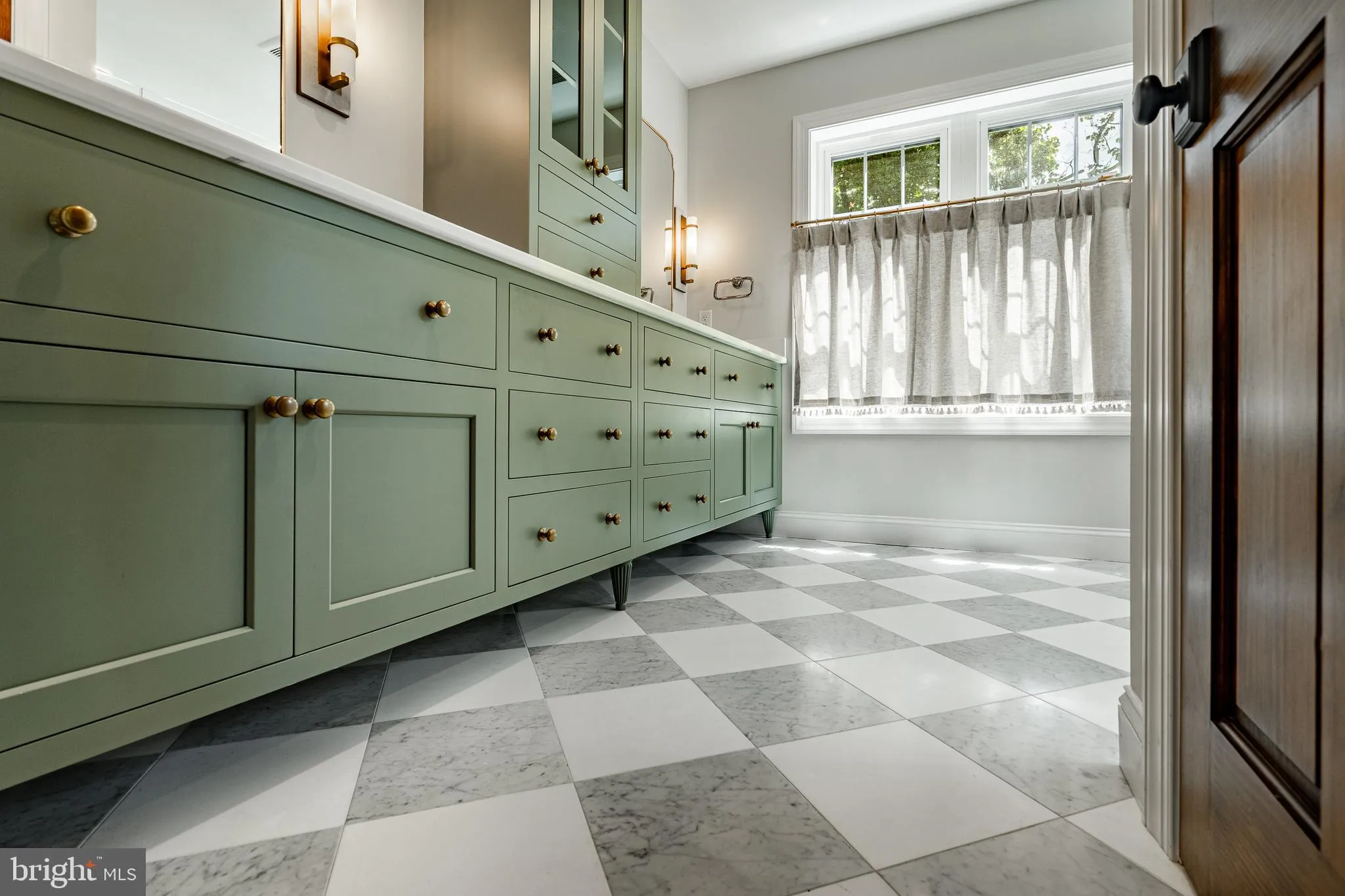 West Chester, Pennsylvania 19380, United States, 5 Bedrooms Bedrooms, ,4 BathroomsBathrooms,Residential,Contingent,187858