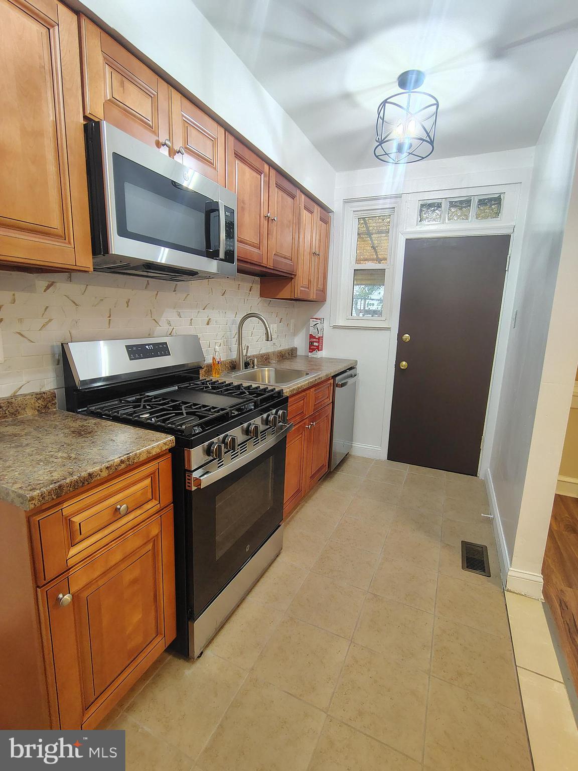 ELMWOOD PARK - Residential