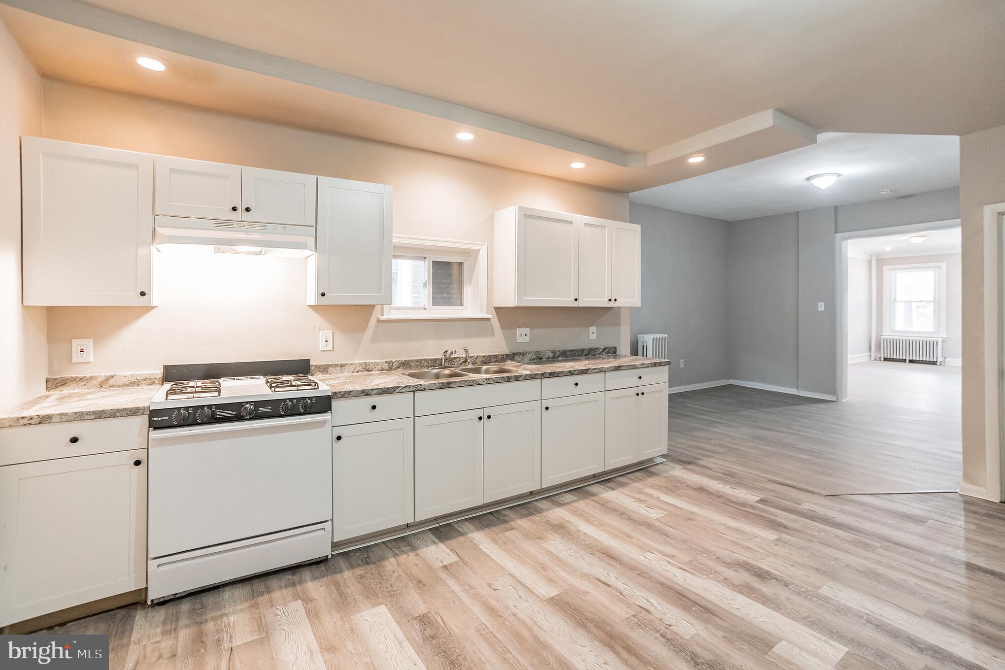 WALNUT HILL - Residential