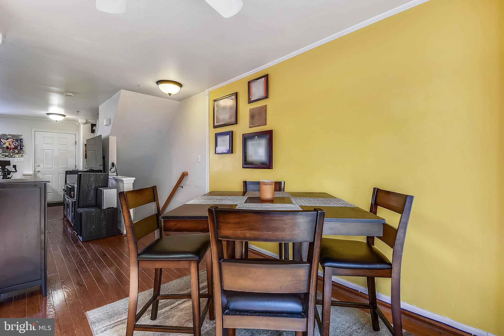 CROMWELL FOUNTAIN - Residential