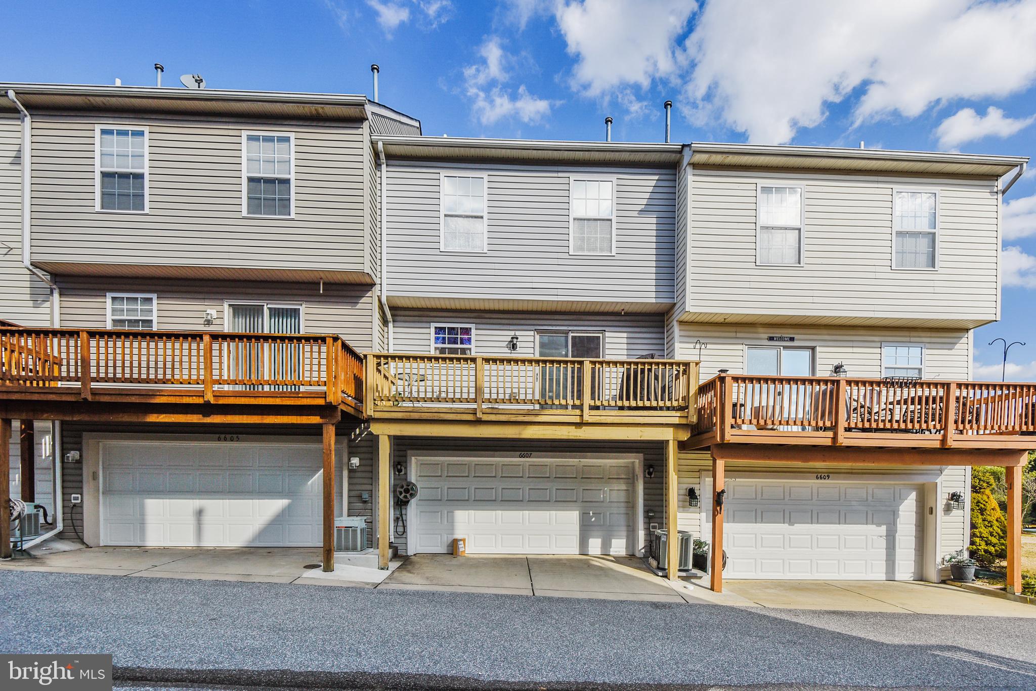 CROMWELL FOUNTAIN - Residential