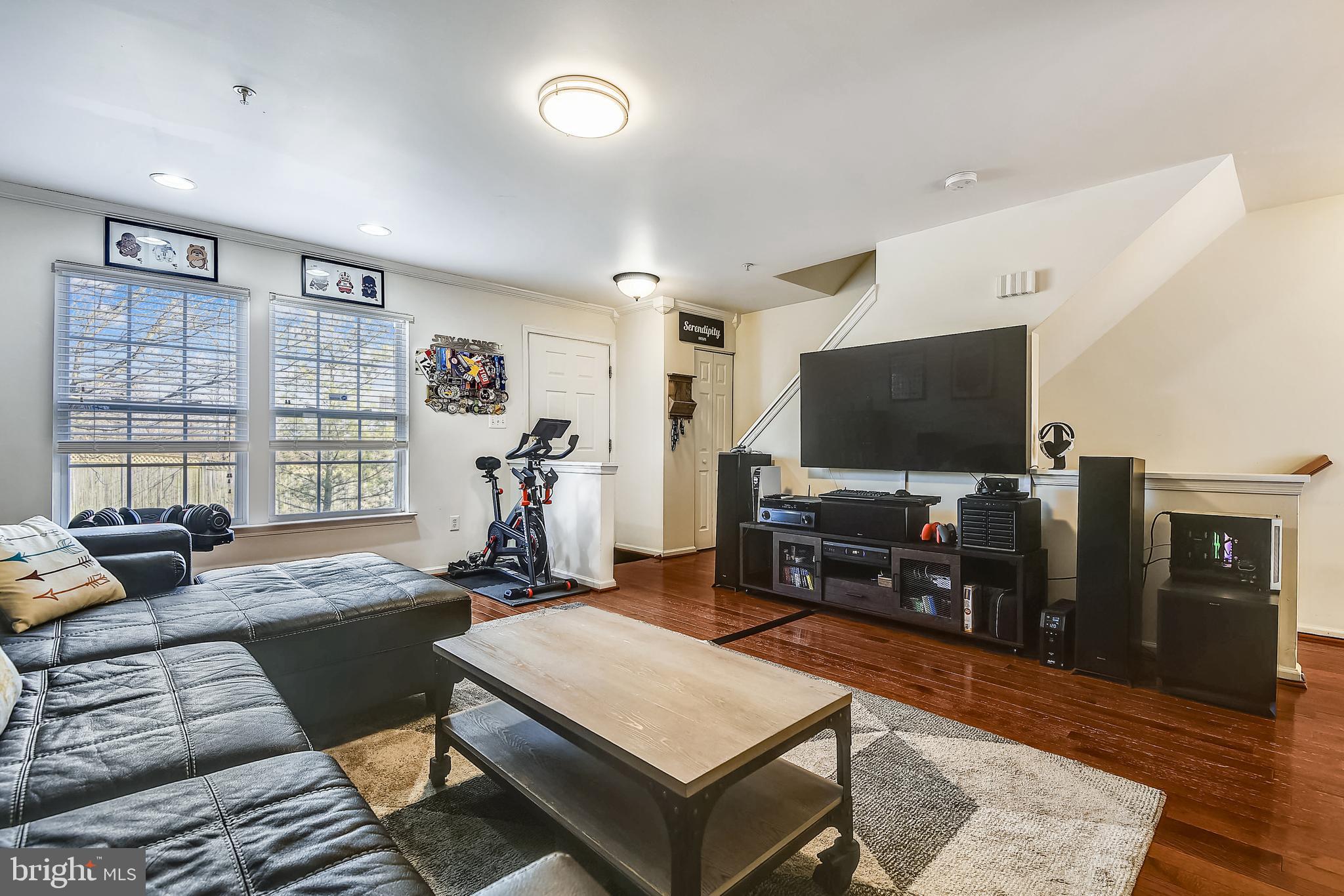 CROMWELL FOUNTAIN - Residential