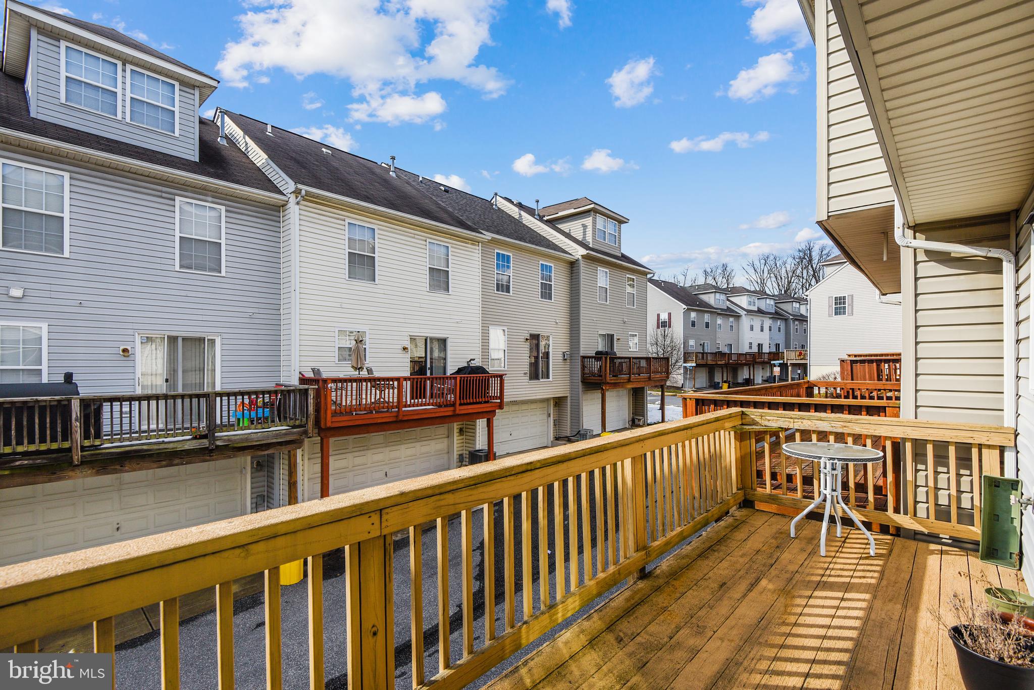 CROMWELL FOUNTAIN - Residential