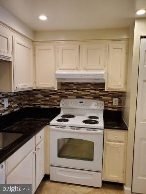 THE COLONIES - Residential Lease