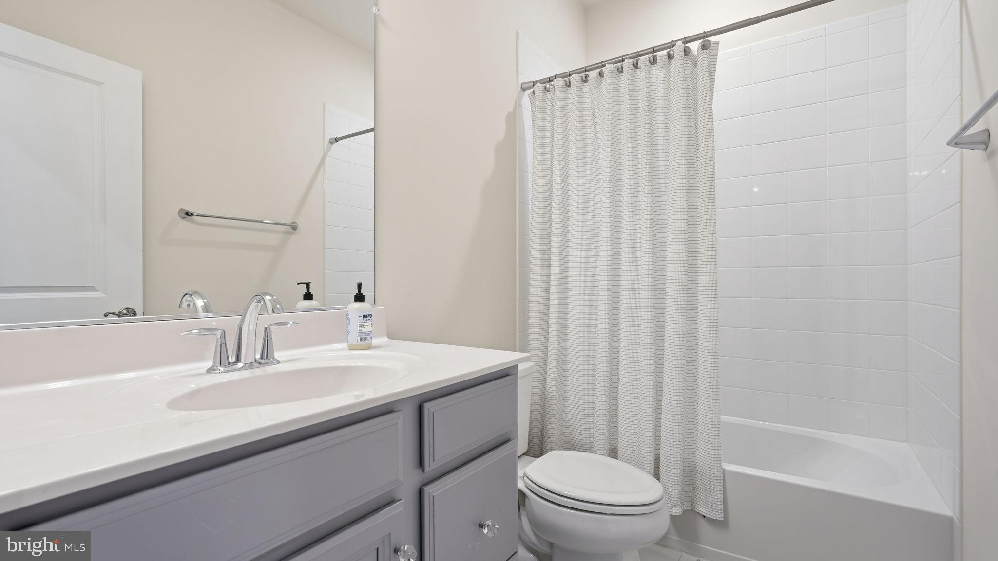 BRADLEY SQUARE - Residential