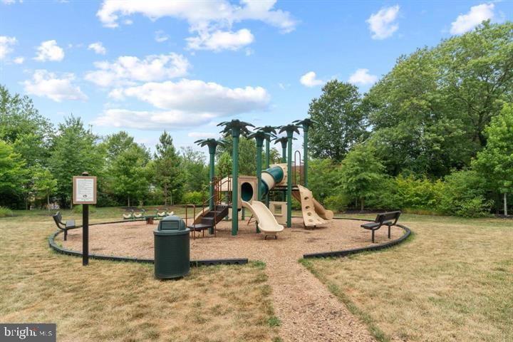 BRADLEY SQUARE - Residential