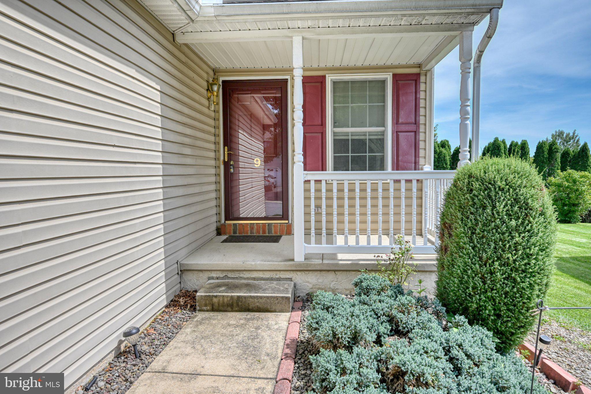 9 GRASSHOPPER COURT