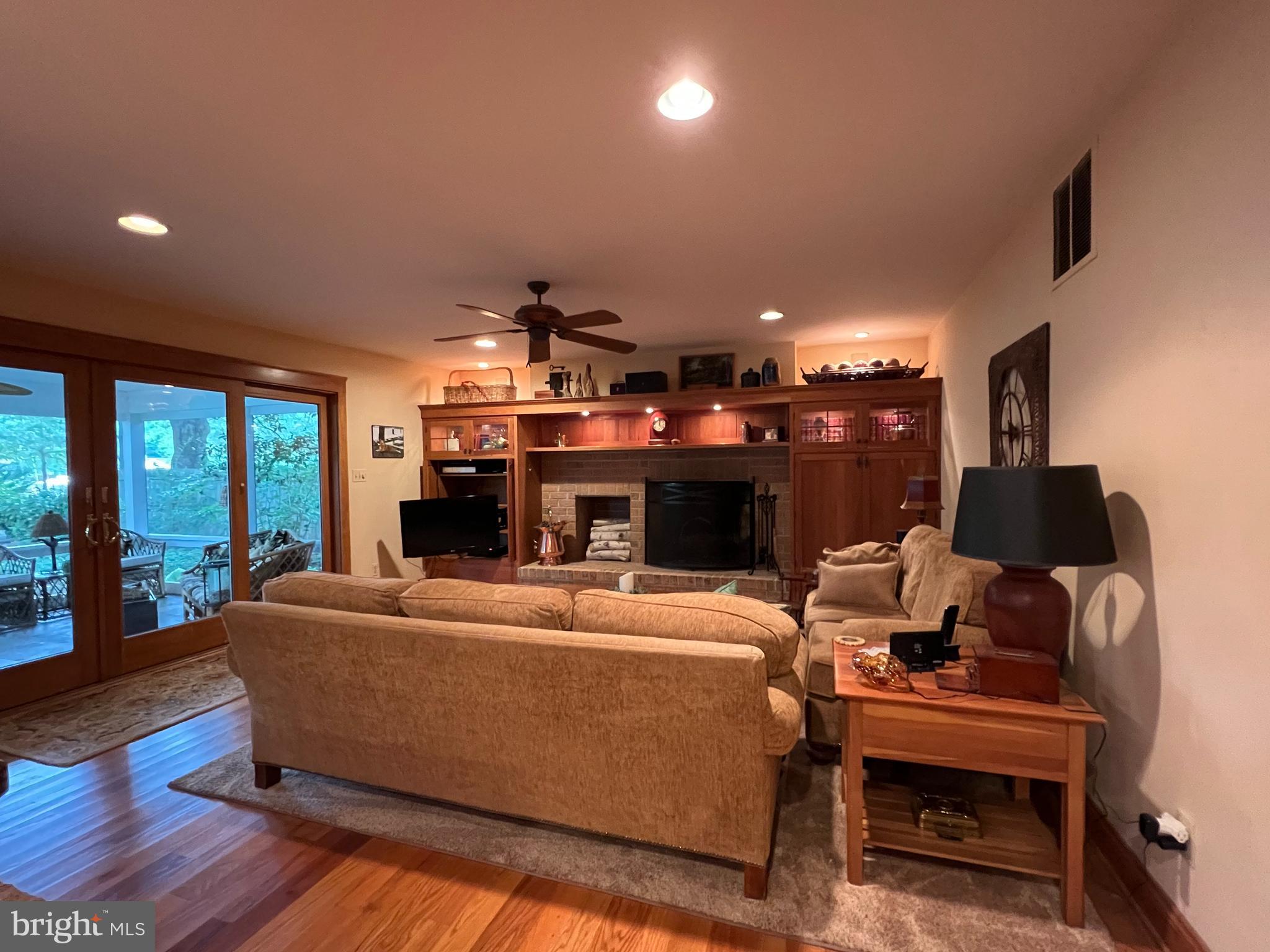 ROYAL ACRES - Residential