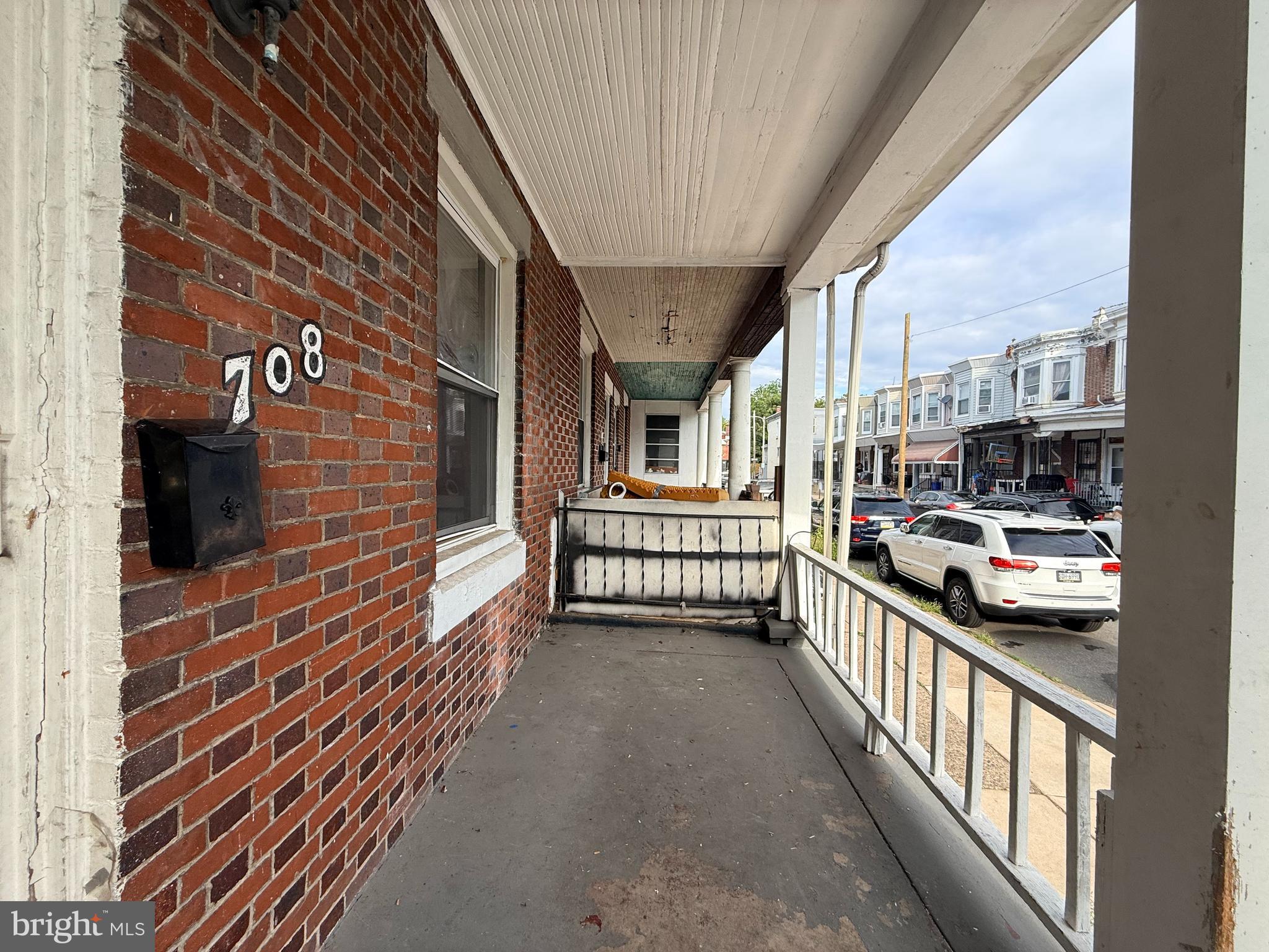 708 W ANNSBURY STREET