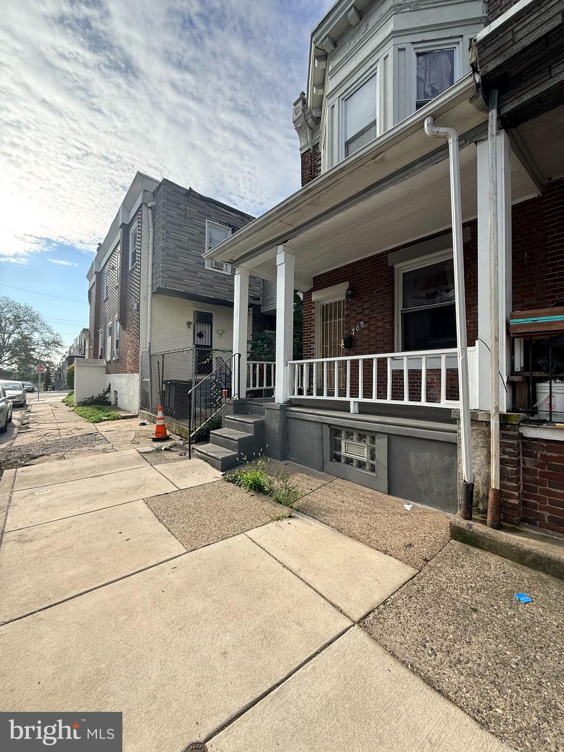 708 W ANNSBURY STREET