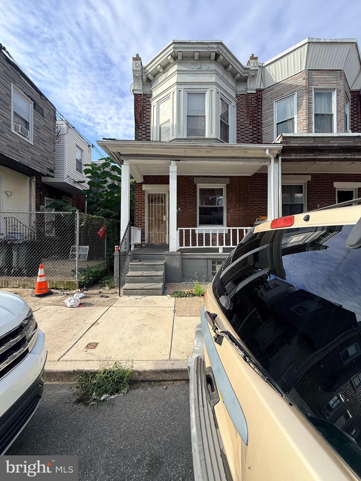 708 W ANNSBURY STREET