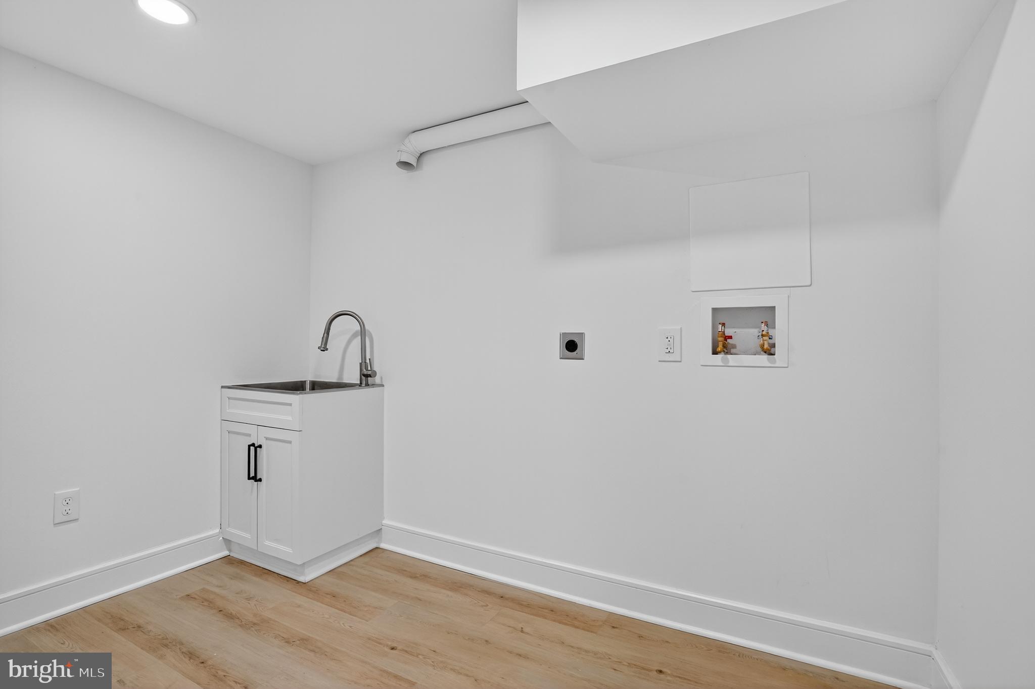 HALEMHURST - Residential