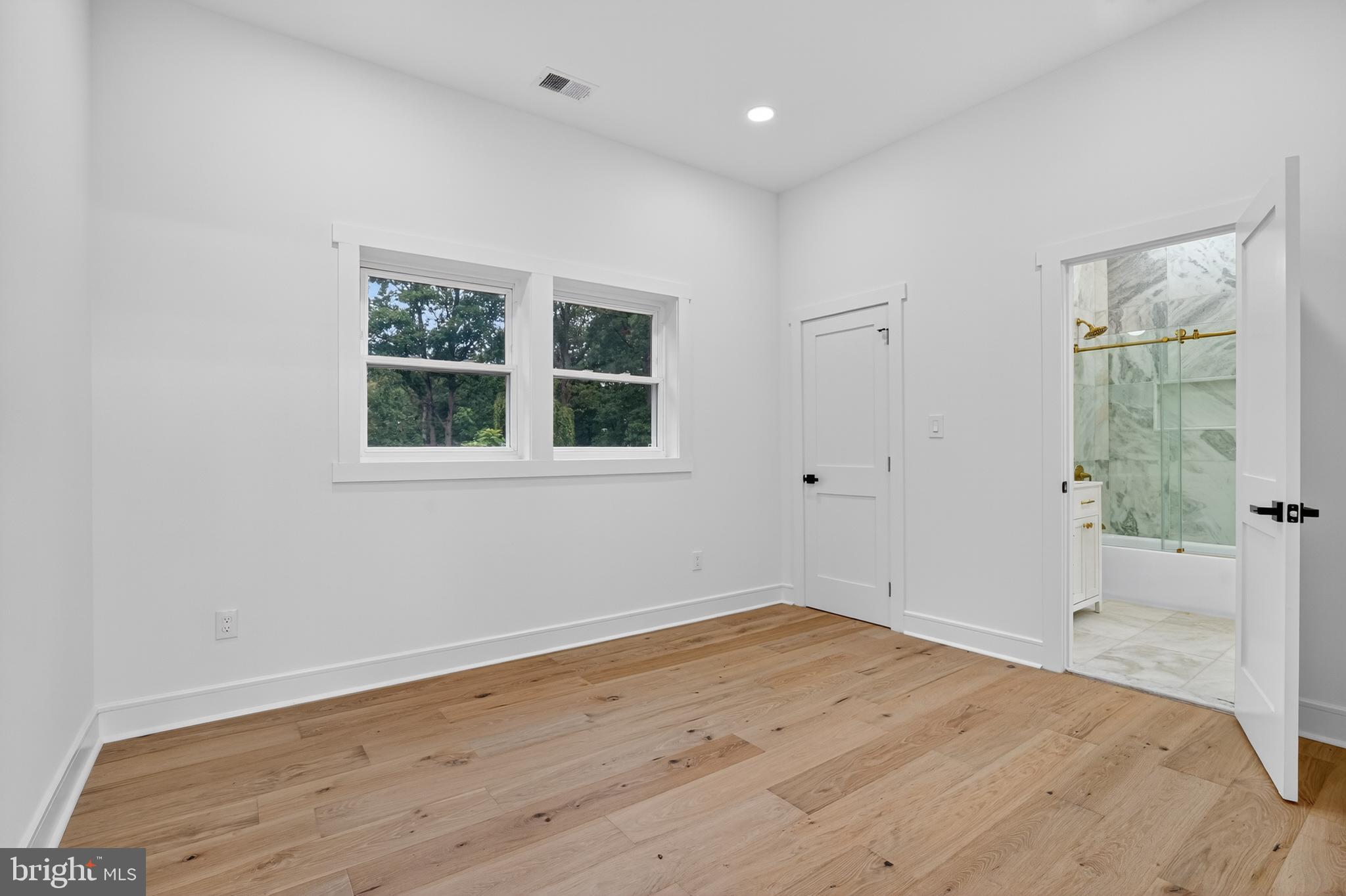 HALEMHURST - Residential