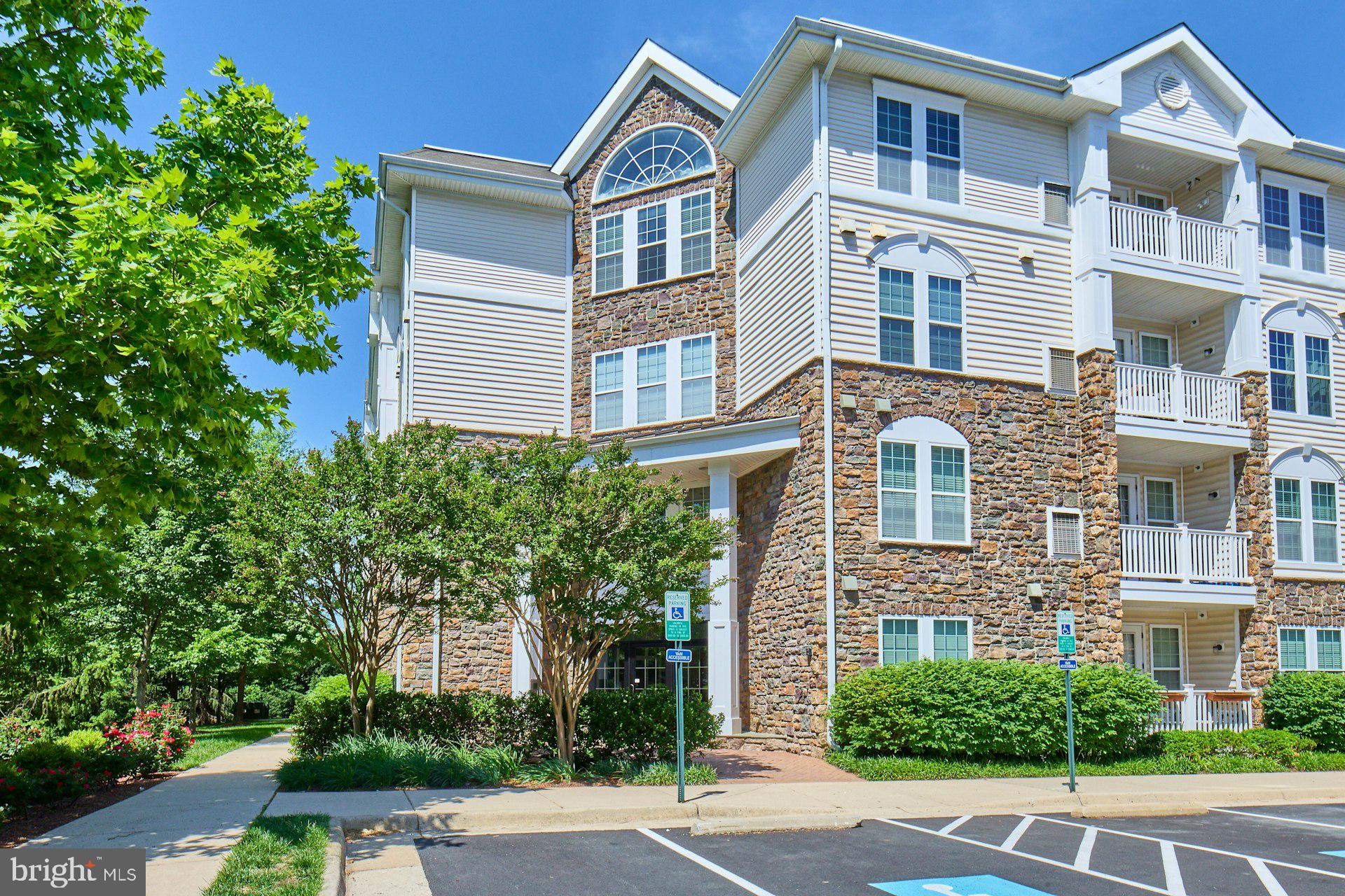 24701 BYRNE MEADOW SQUARE 404