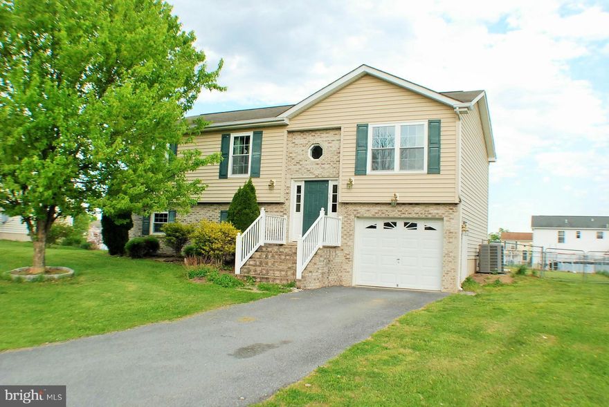 Move In Ready Split Foyer Has Fully Finished Basement.Large jetted tub.Large fenced level back yard,with Limestone Patio,and a large storage Shed.Walking distance to Food Lion,China Starand Subway.Close to 2 farmer's markets (Butlers, Orr s,& recycling Center& Schools .Easy access to Route 9 and I-81.New energy efficient air conditioning unit,Whole home humidifier.New energy efficient windows.