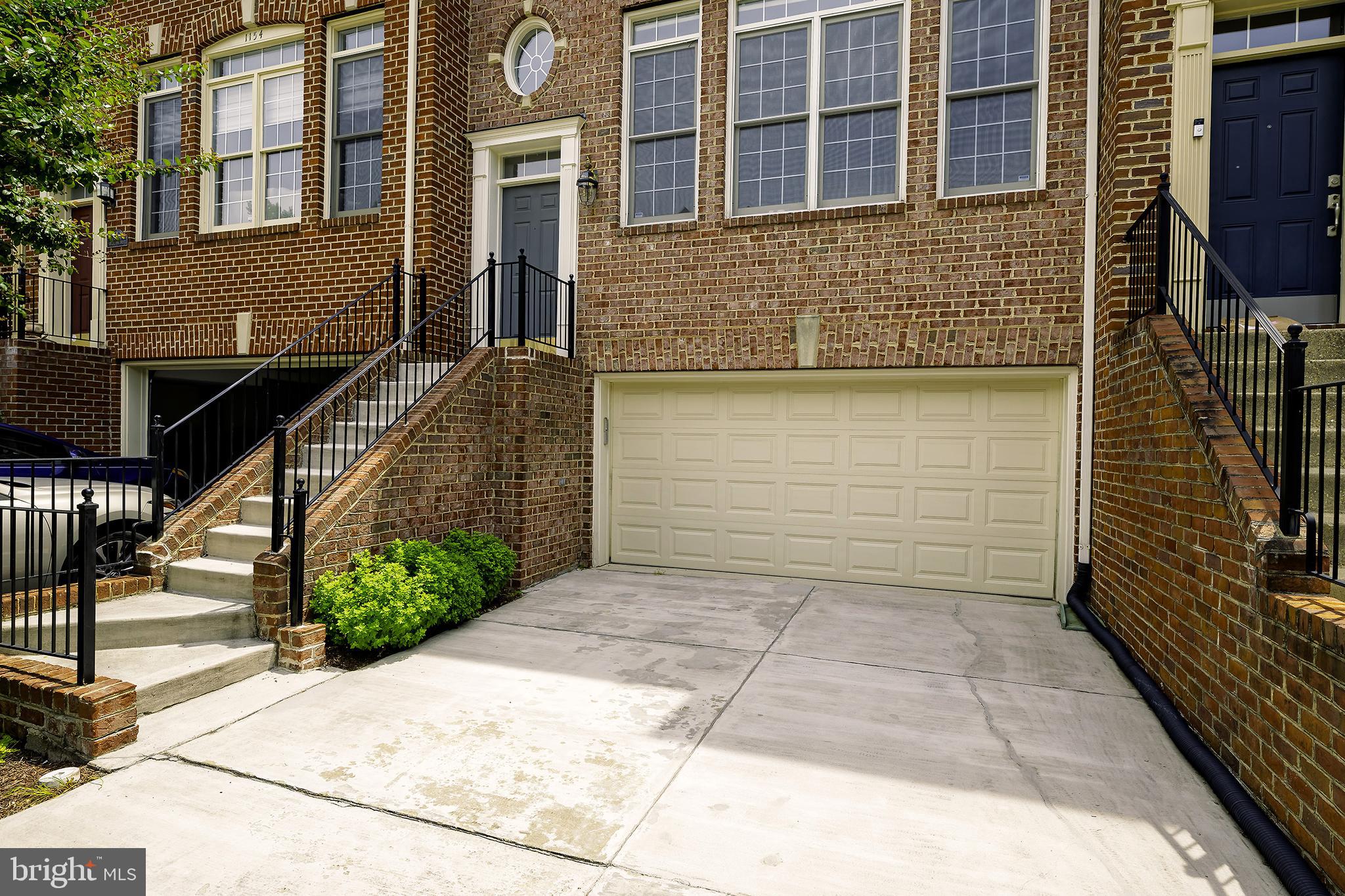 1156 REGAL OAK DRIVE