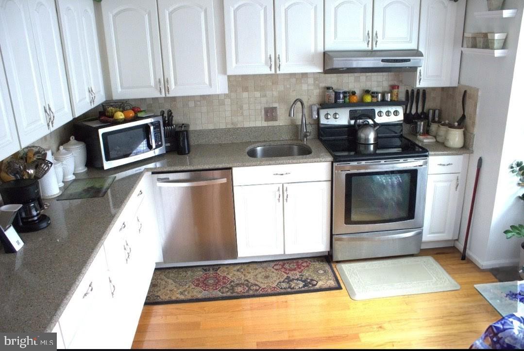 1902 VALLEY TERRACE SE