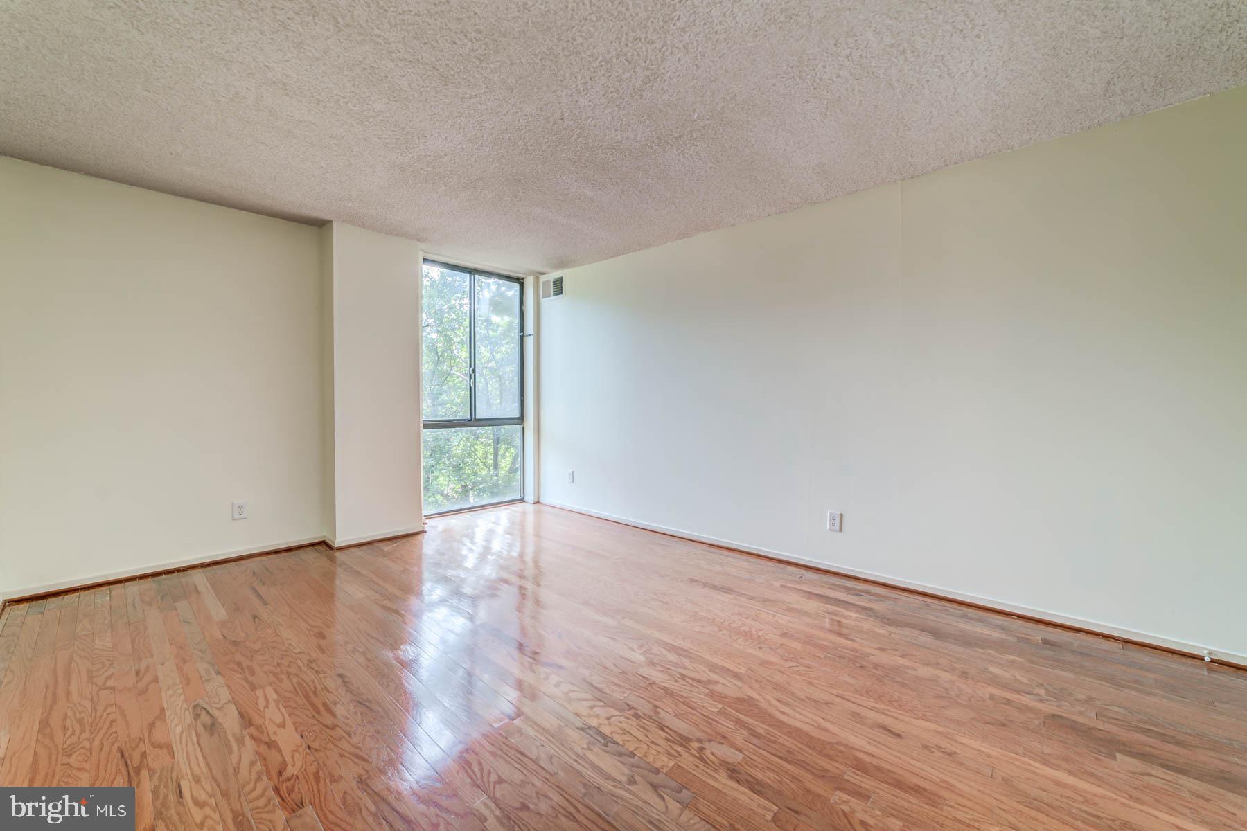 IDYLWOOD TOWERS CONDO - Residential