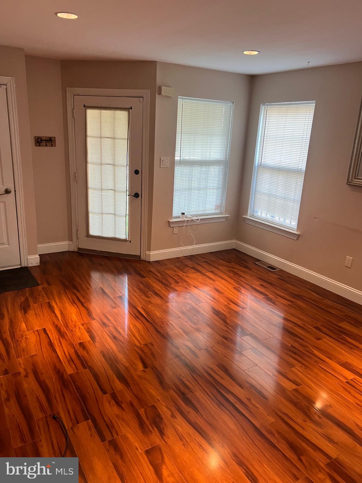 LAWNDALE - Residential