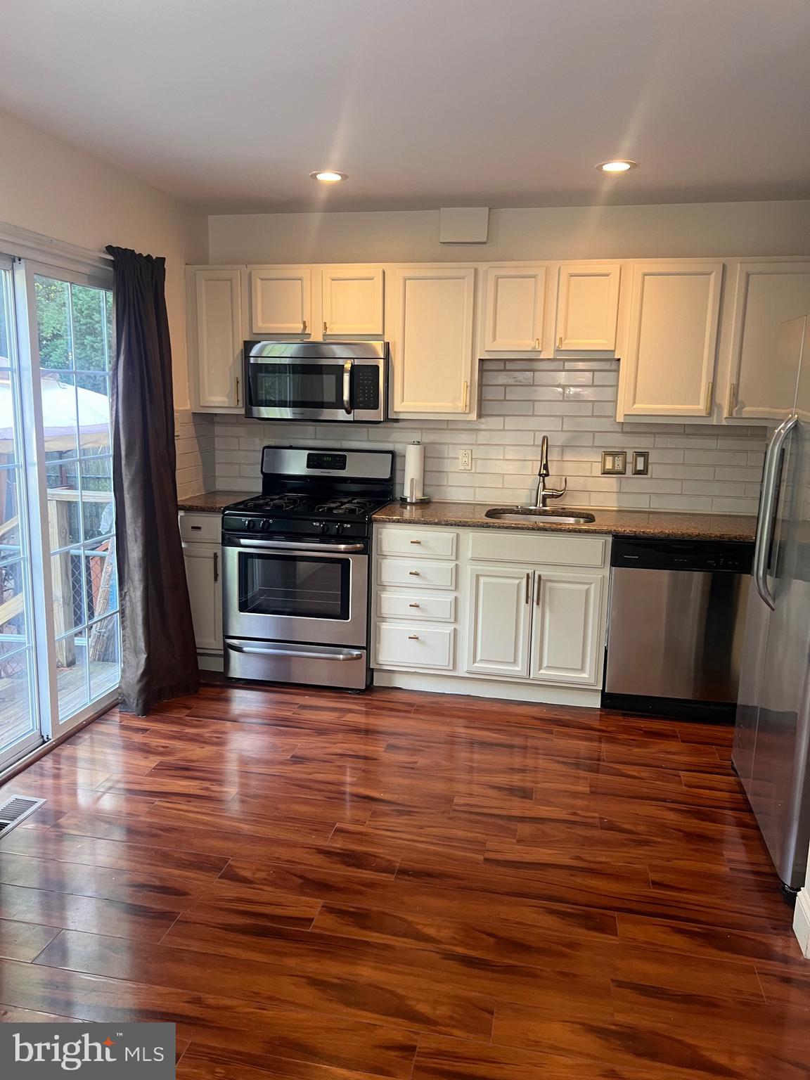 LAWNDALE - Residential