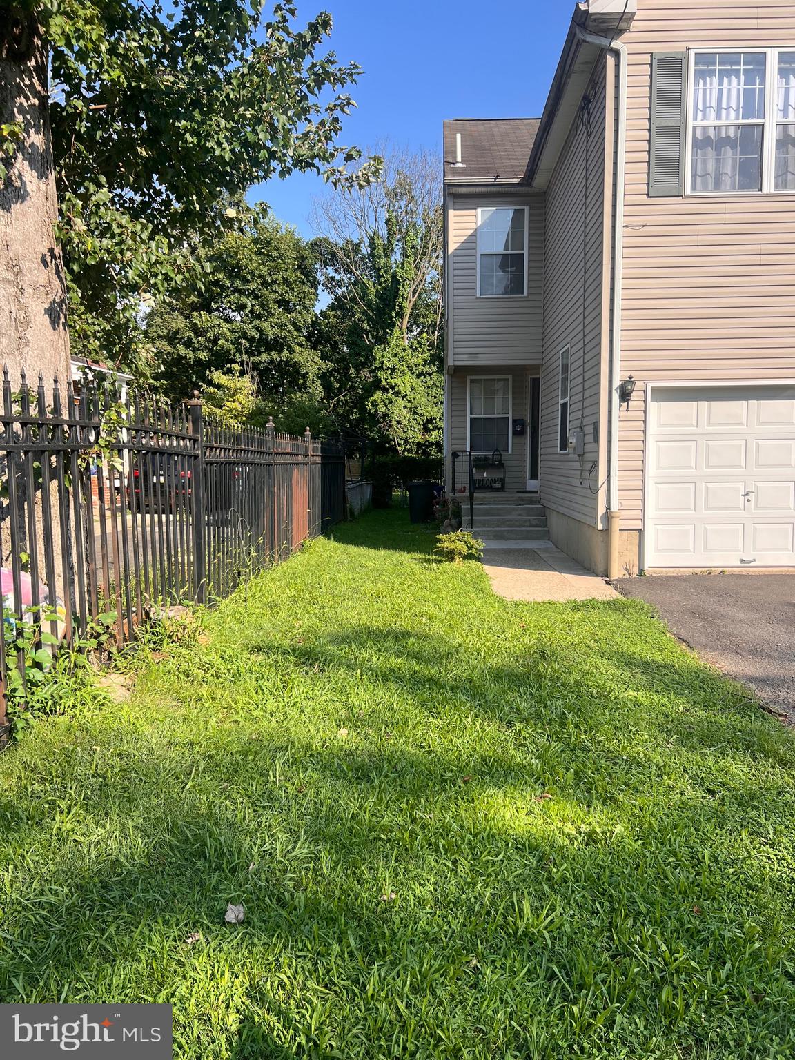 LAWNDALE - Residential