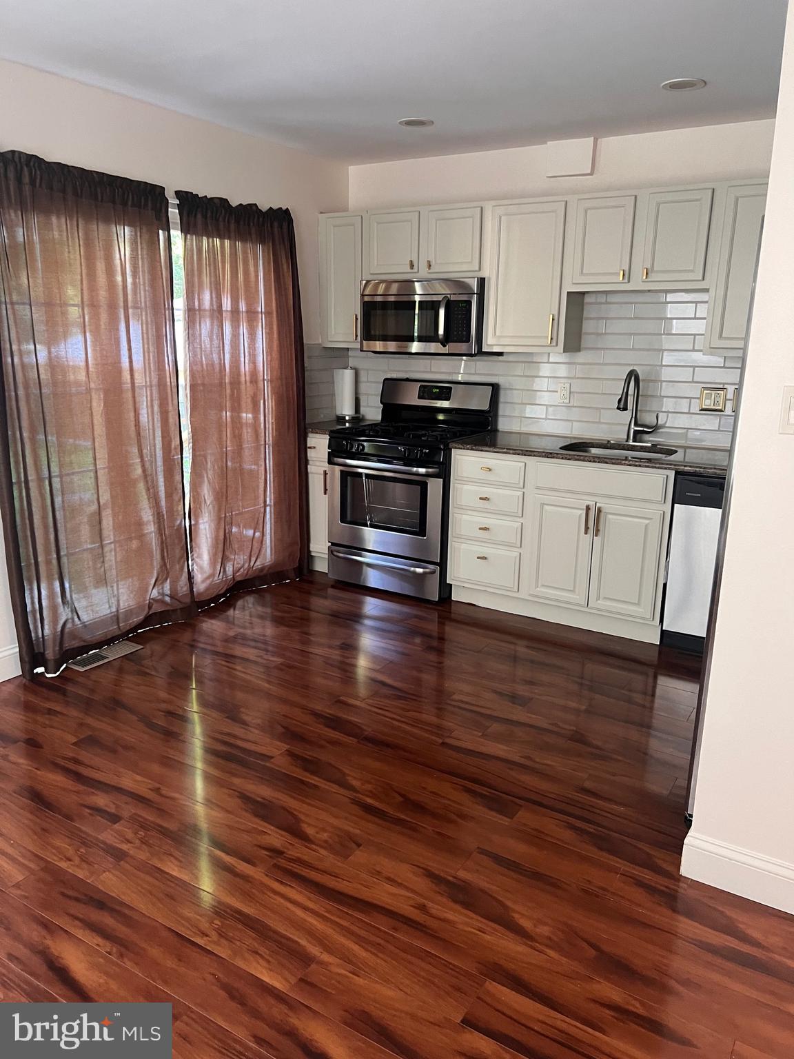 LAWNDALE - Residential